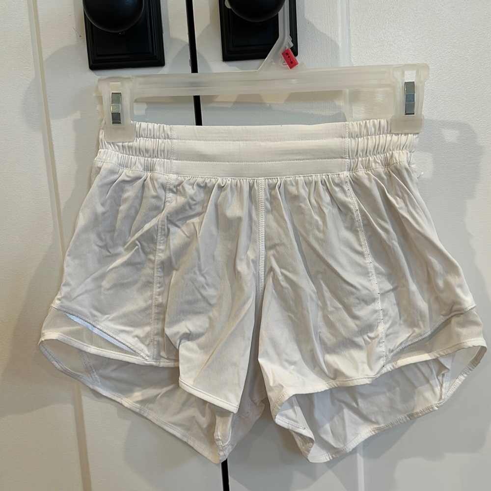 Lululemon Hotty Hot Low-Rise Lined Short 4"